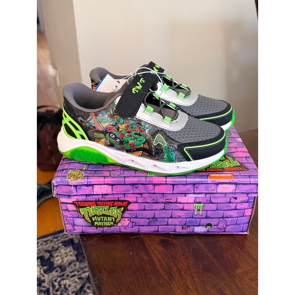Nickelodeon TMNT Light Up Sneakers Boys Size 1 Black Green Mutant Mayhem NWT
